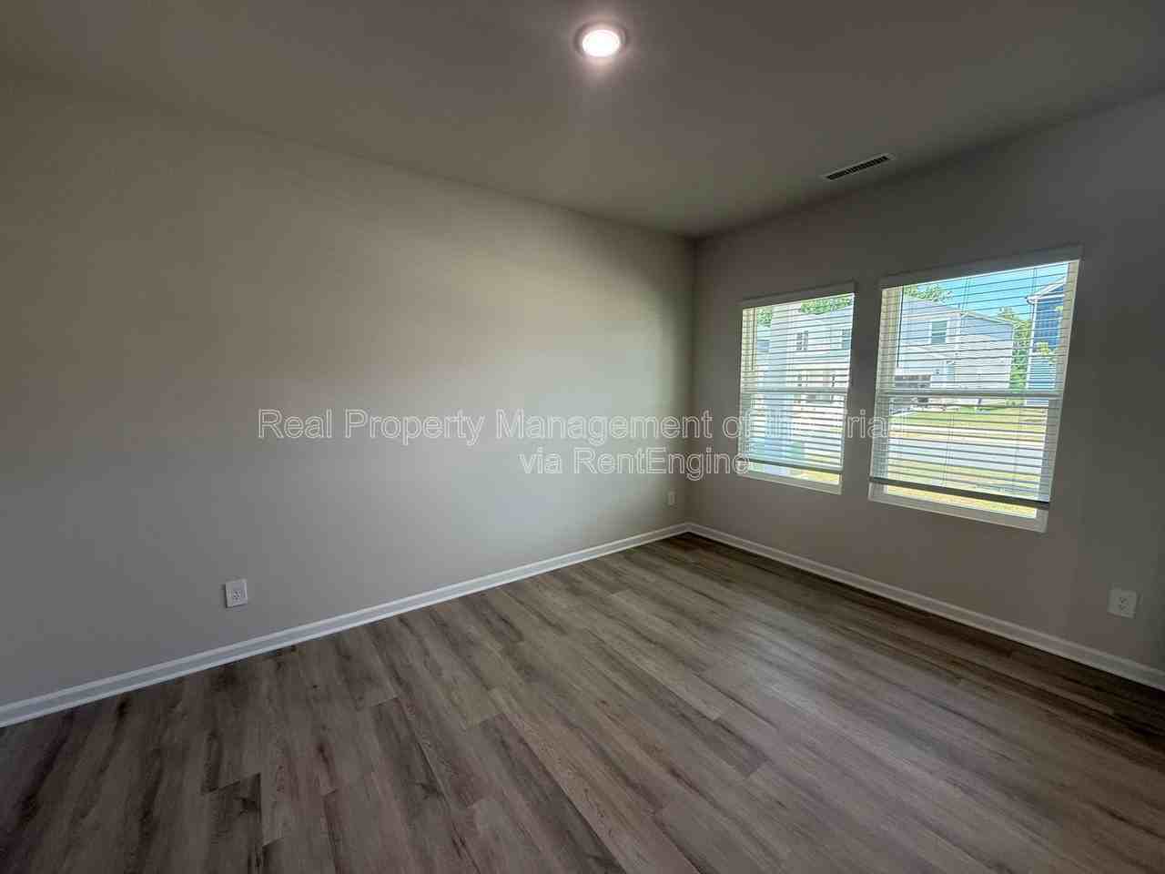 2215 Cherry Creek Rd - Photo 3 of 25