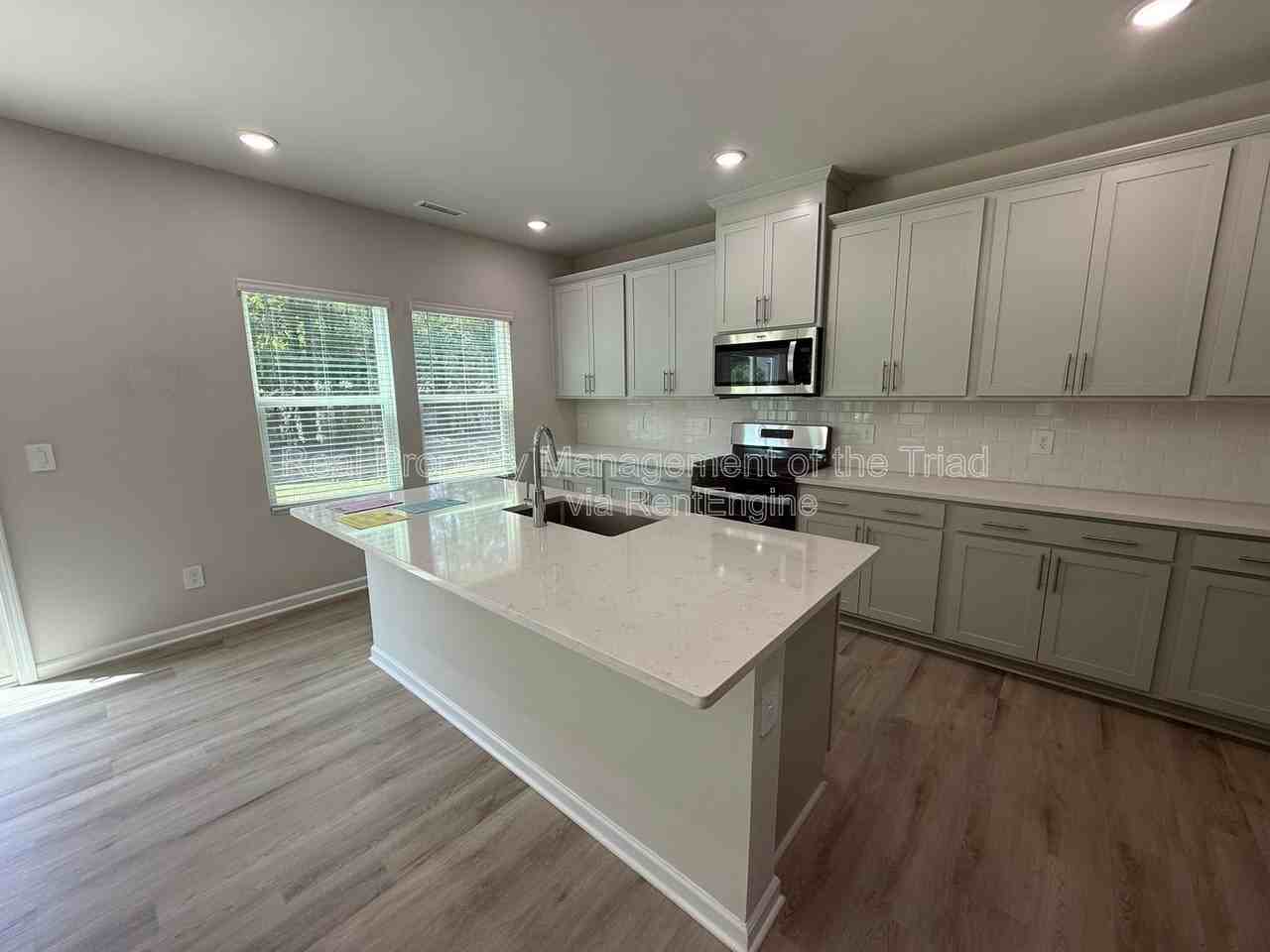 2215 Cherry Creek Rd - Photo 4 of 25