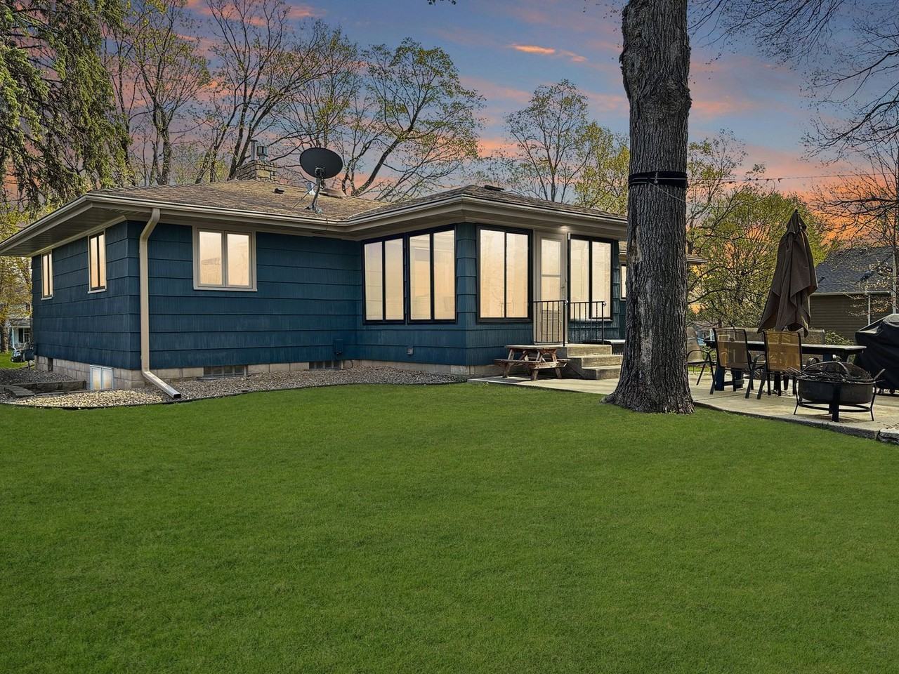 2541 Lakewood Ln - Photo 2 of 38
