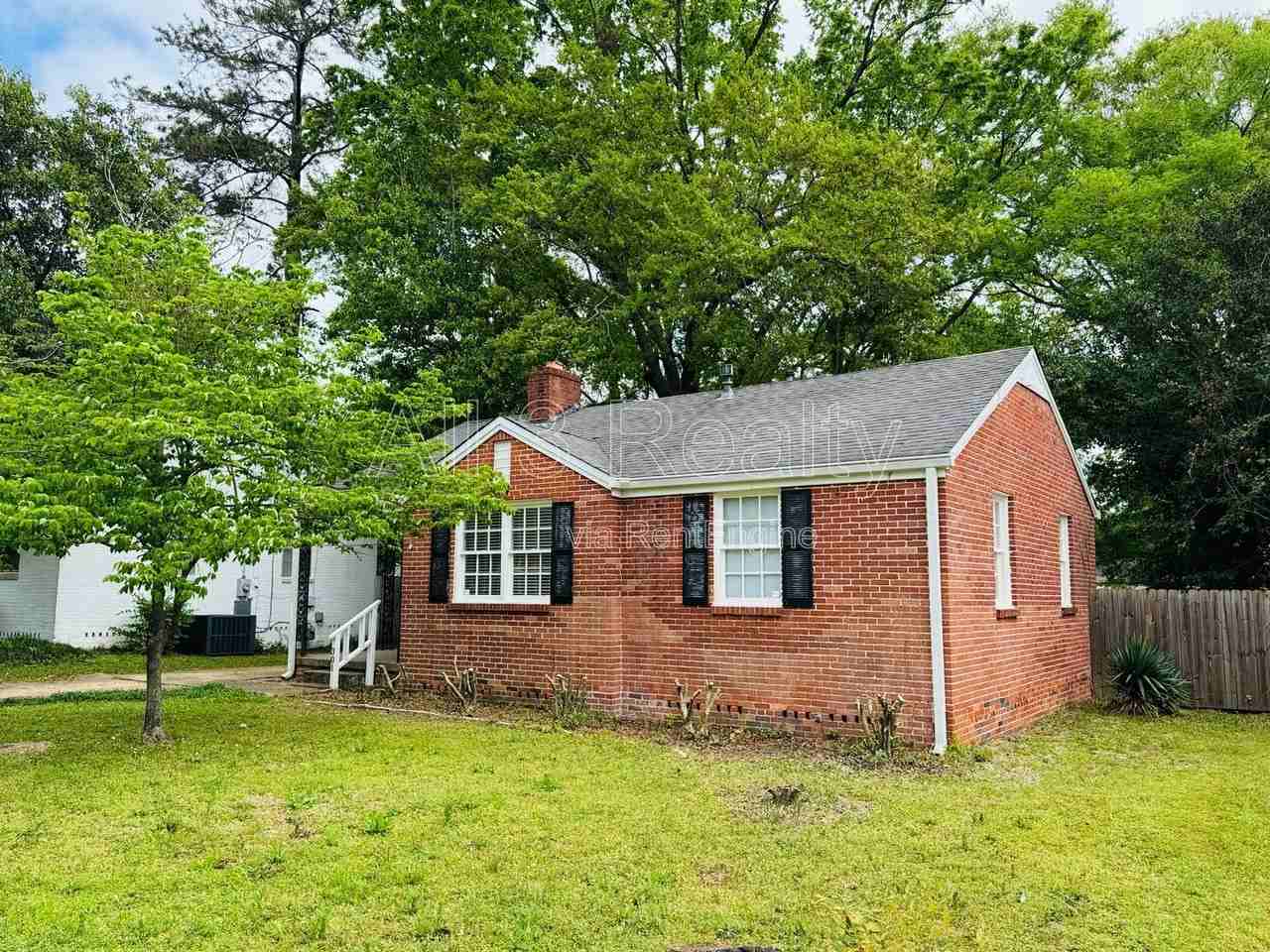 301 Bradley Dr - Photo 2 of 25