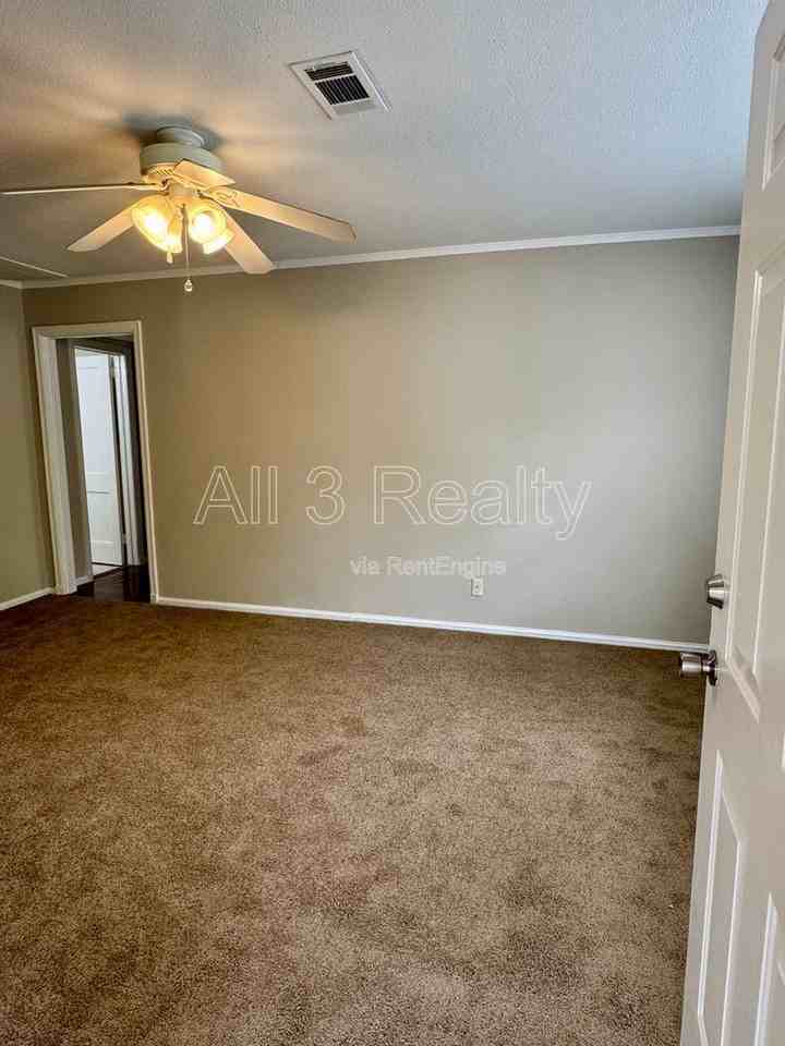 301 Bradley Dr - Photo 6 of 25