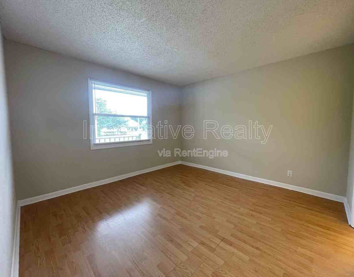 5101 Curry Ford Rd #4 - Photo 5 of 11