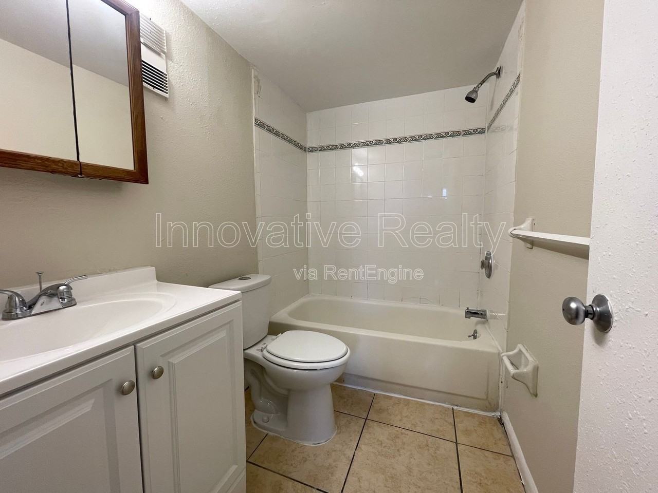 5101 Curry Ford Rd #4 - Photo 7 of 11