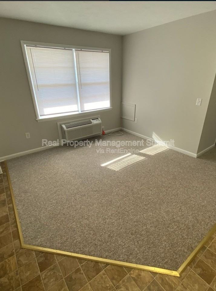 2407 Bare St #E - Photo 3 of 23