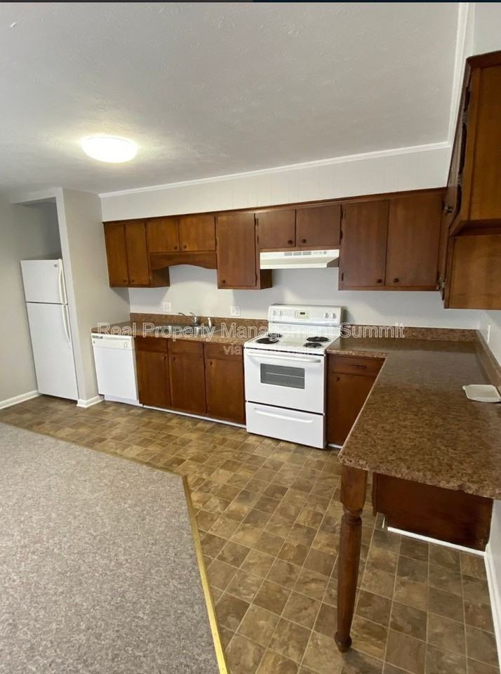 2407 Bare St #E - Photo 4 of 23