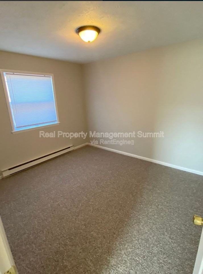 2407 Bare St #E - Photo 5 of 23