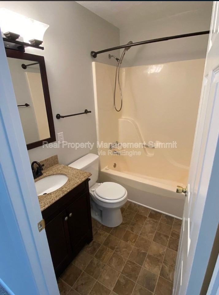 2407 Bare St #E - Photo 6 of 23