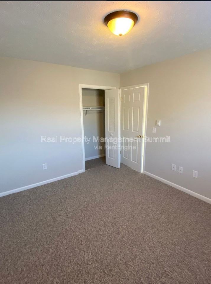 2407 Bare St #E - Photo 7 of 23