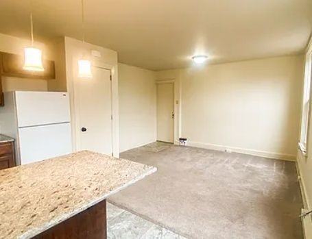 443 W Chestnut St #6 - Photo 2 of 6