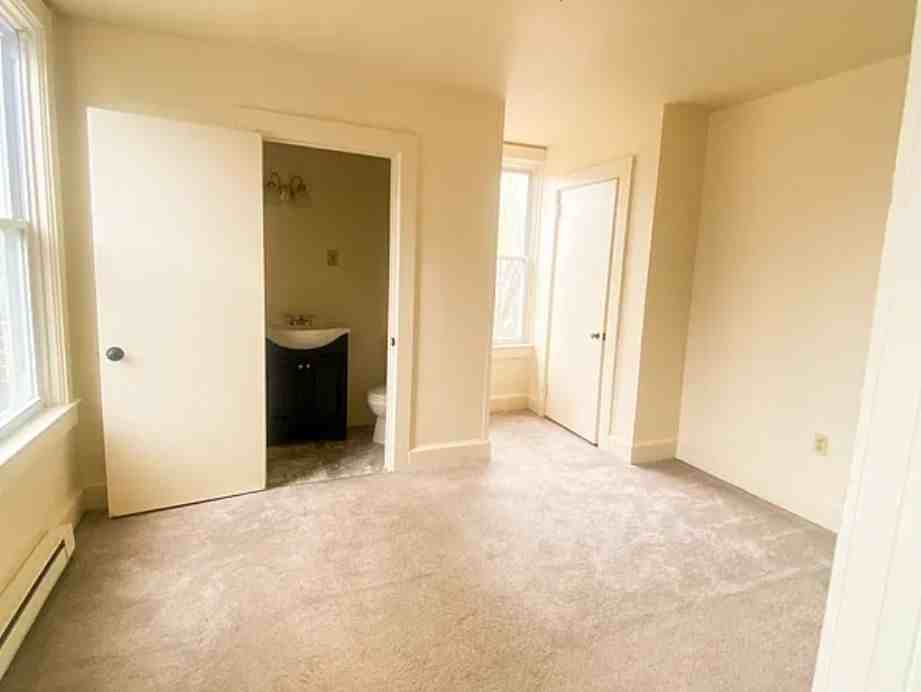 443 W Chestnut St #6 - Photo 4 of 6