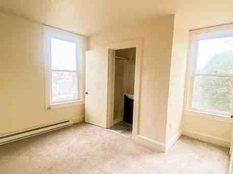 443 W Chestnut St #6 - Photo 5 of 6