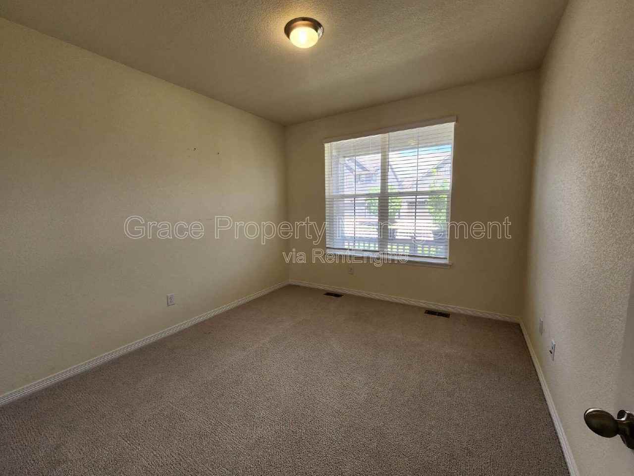 808 Byrd Dr - Photo 3 of 30