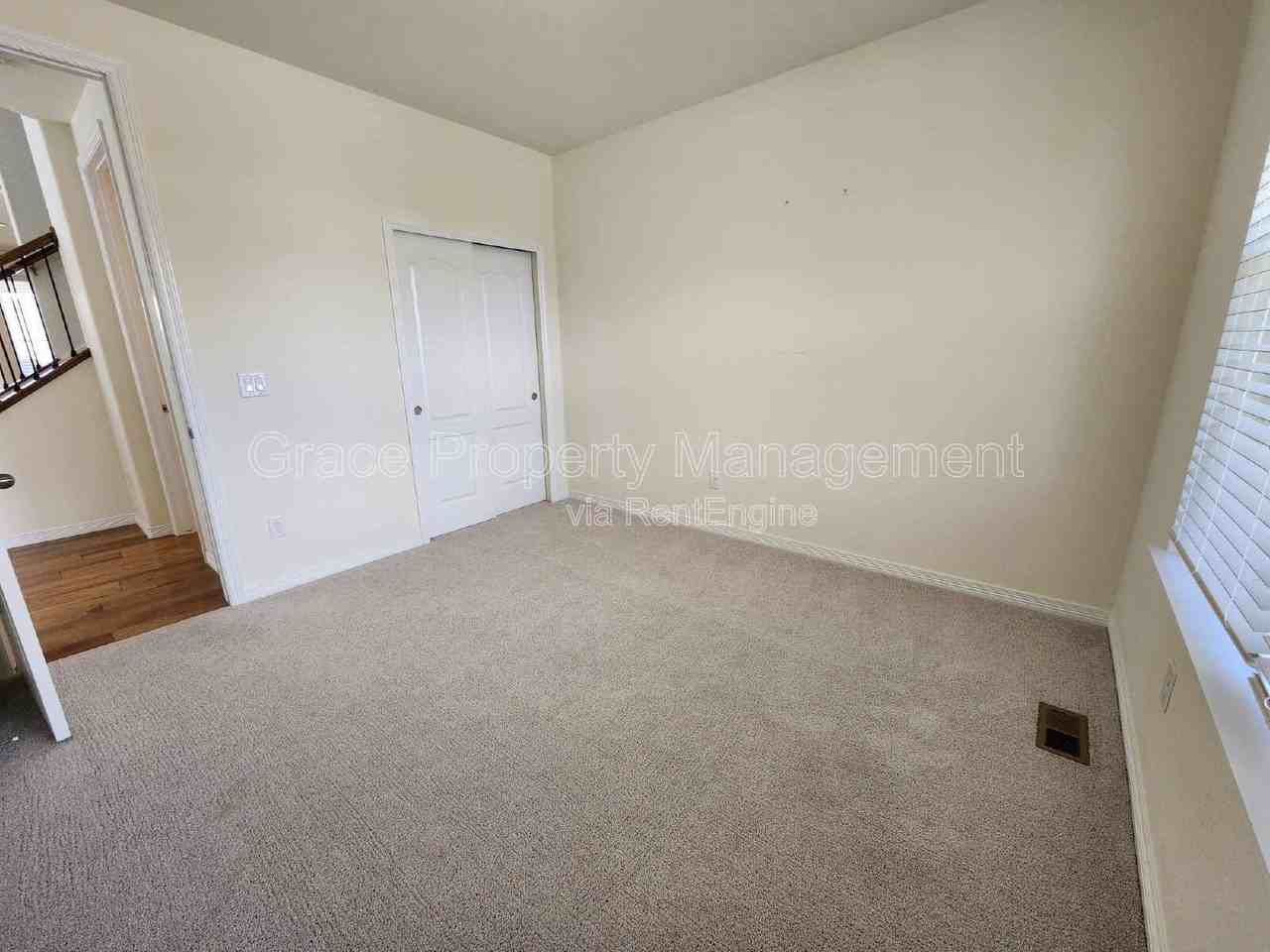808 Byrd Dr - Photo 4 of 30