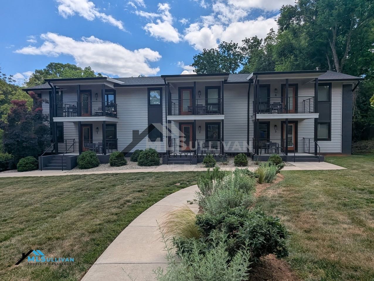 144 E Tryon St #3