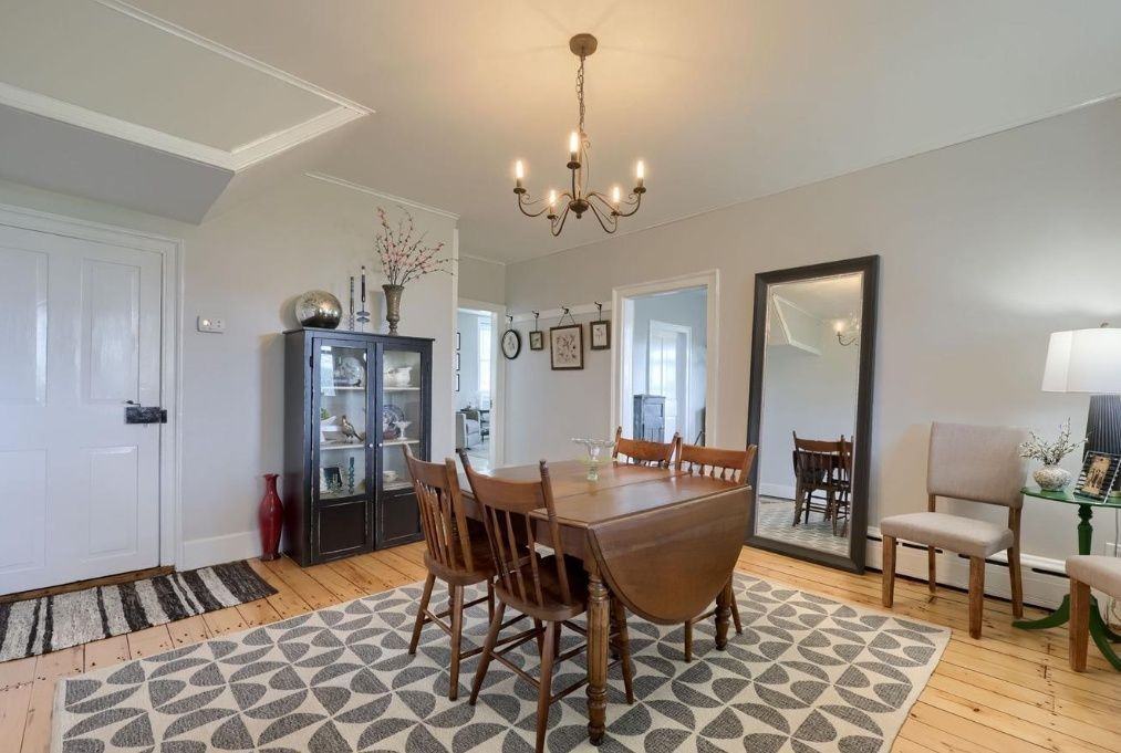 2047 Jarvis Rd - Photo 4 of 44