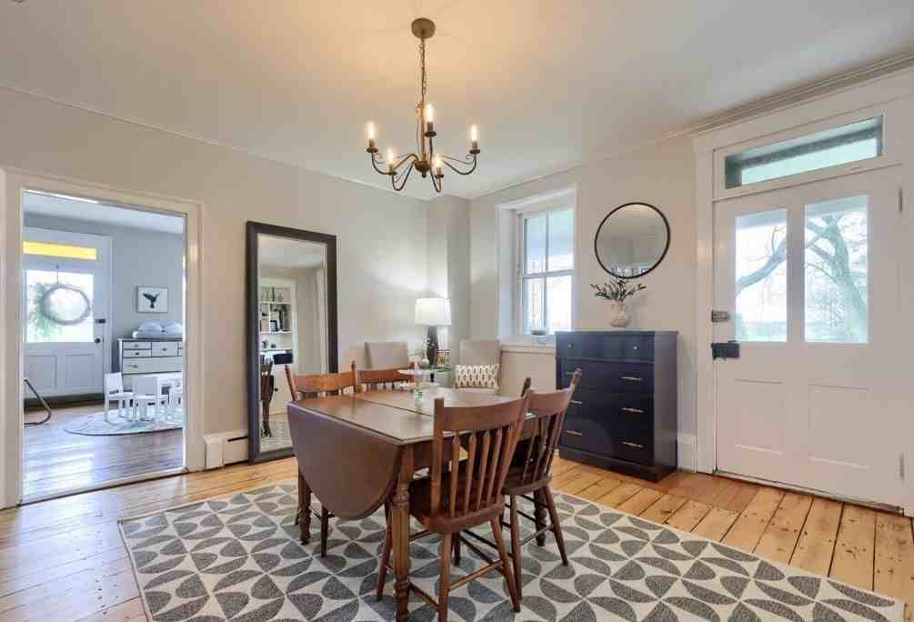 2047 Jarvis Rd - Photo 5 of 44