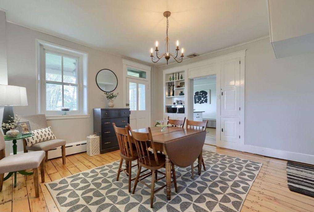 2047 Jarvis Rd - Photo 6 of 44