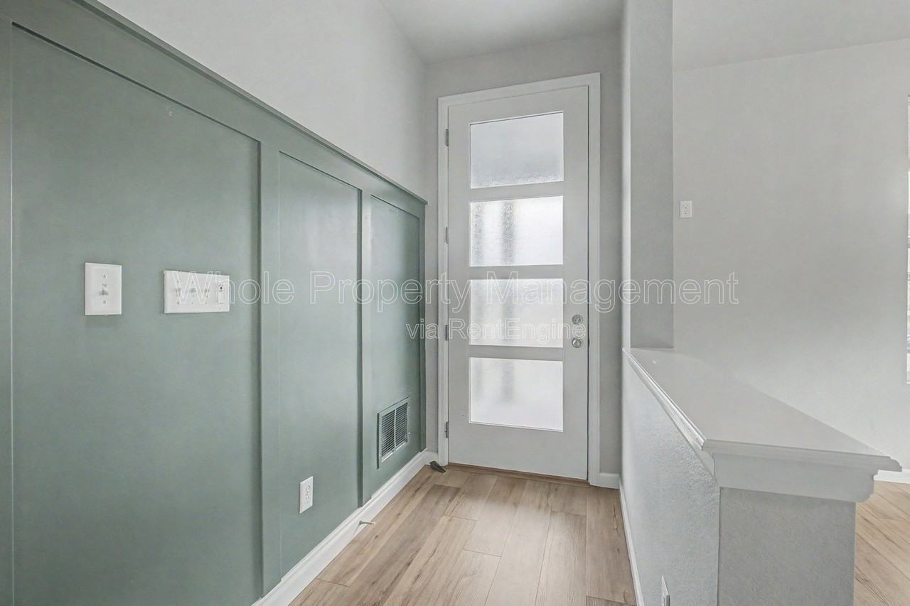 2291 Peregrine Dr - Photo 2 of 27