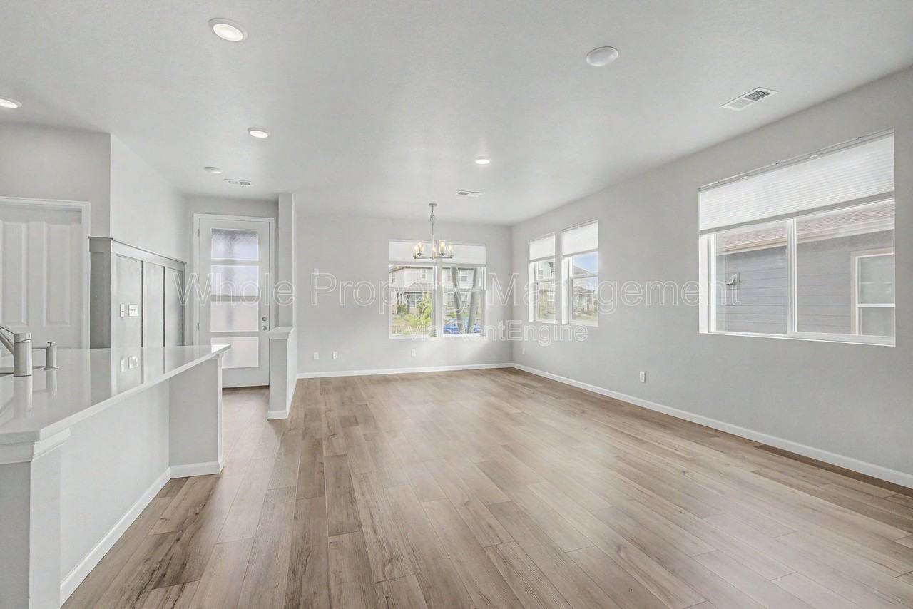 2291 Peregrine Dr - Photo 3 of 27