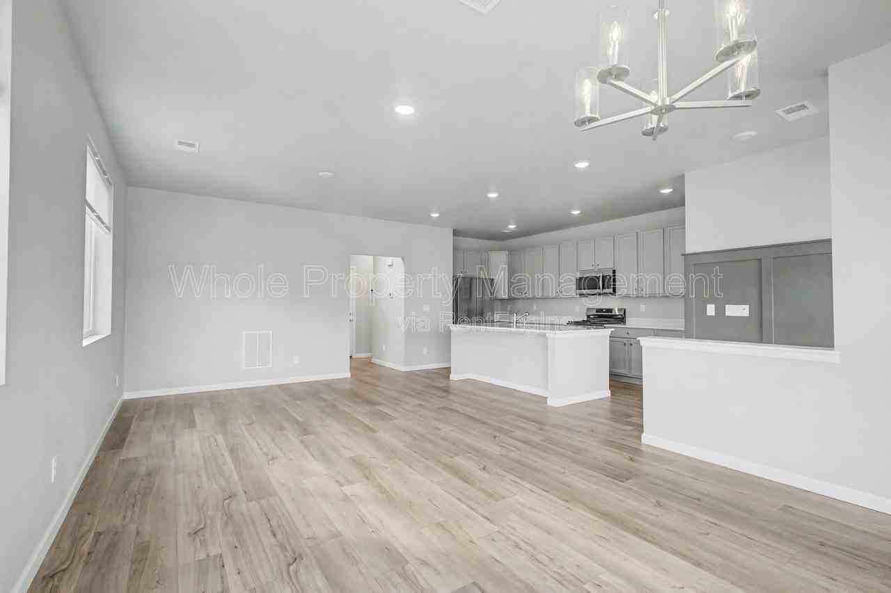 2291 Peregrine Dr - Photo 4 of 27