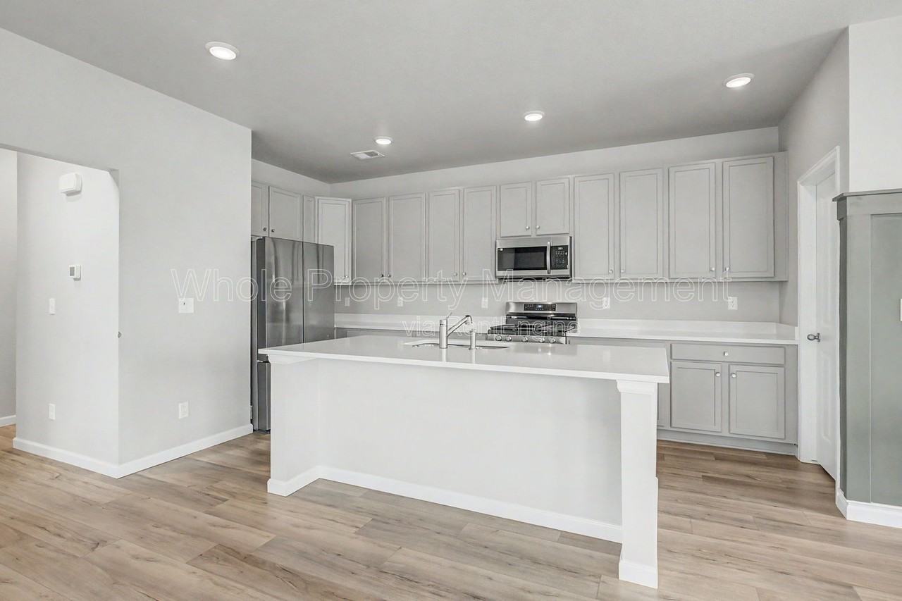 2291 Peregrine Dr - Photo 5 of 27