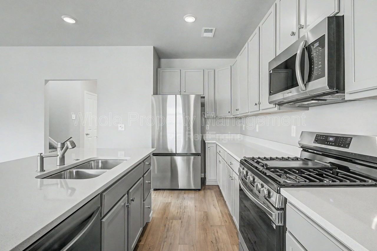 2291 Peregrine Dr - Photo 6 of 27