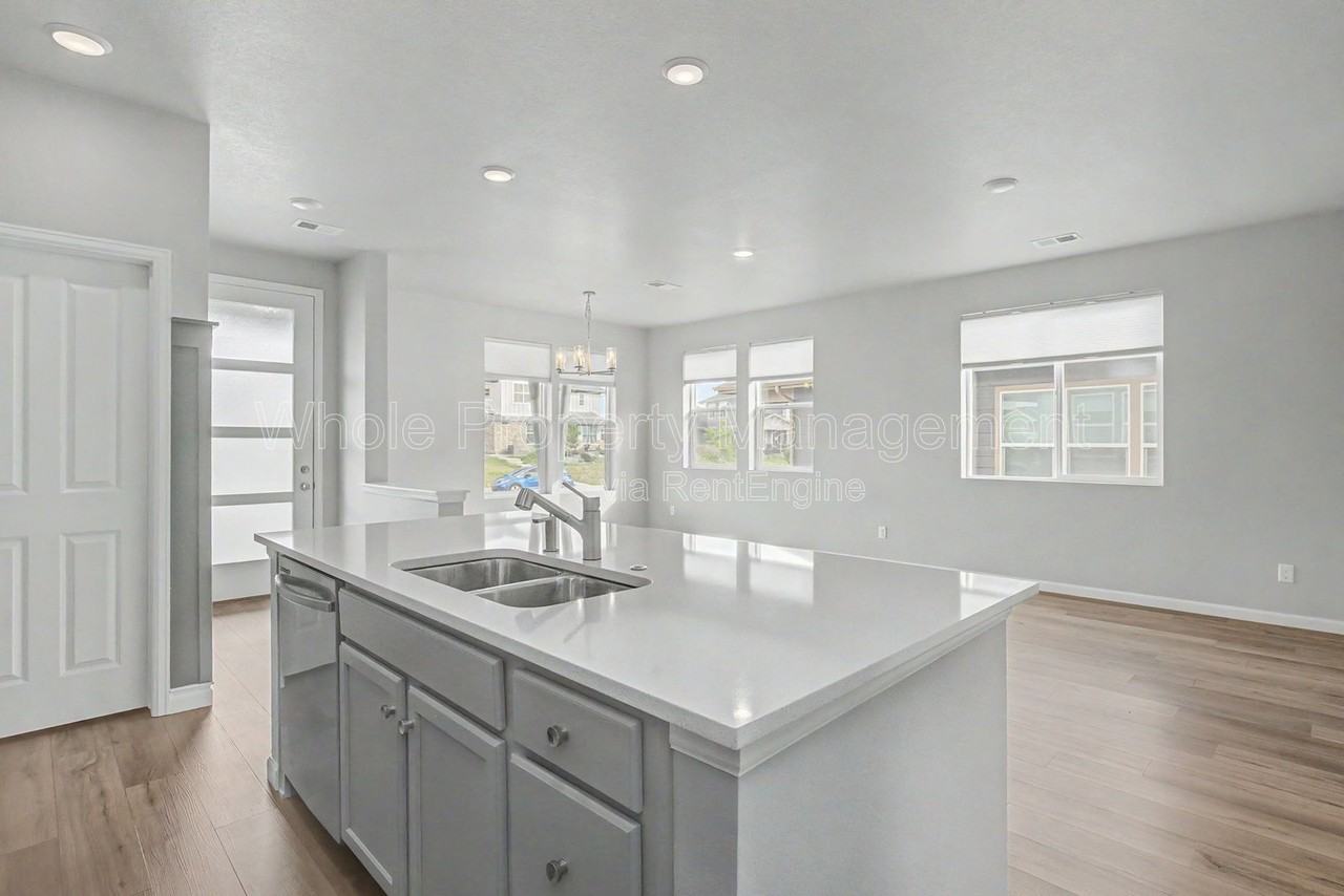 2291 Peregrine Dr - Photo 7 of 27