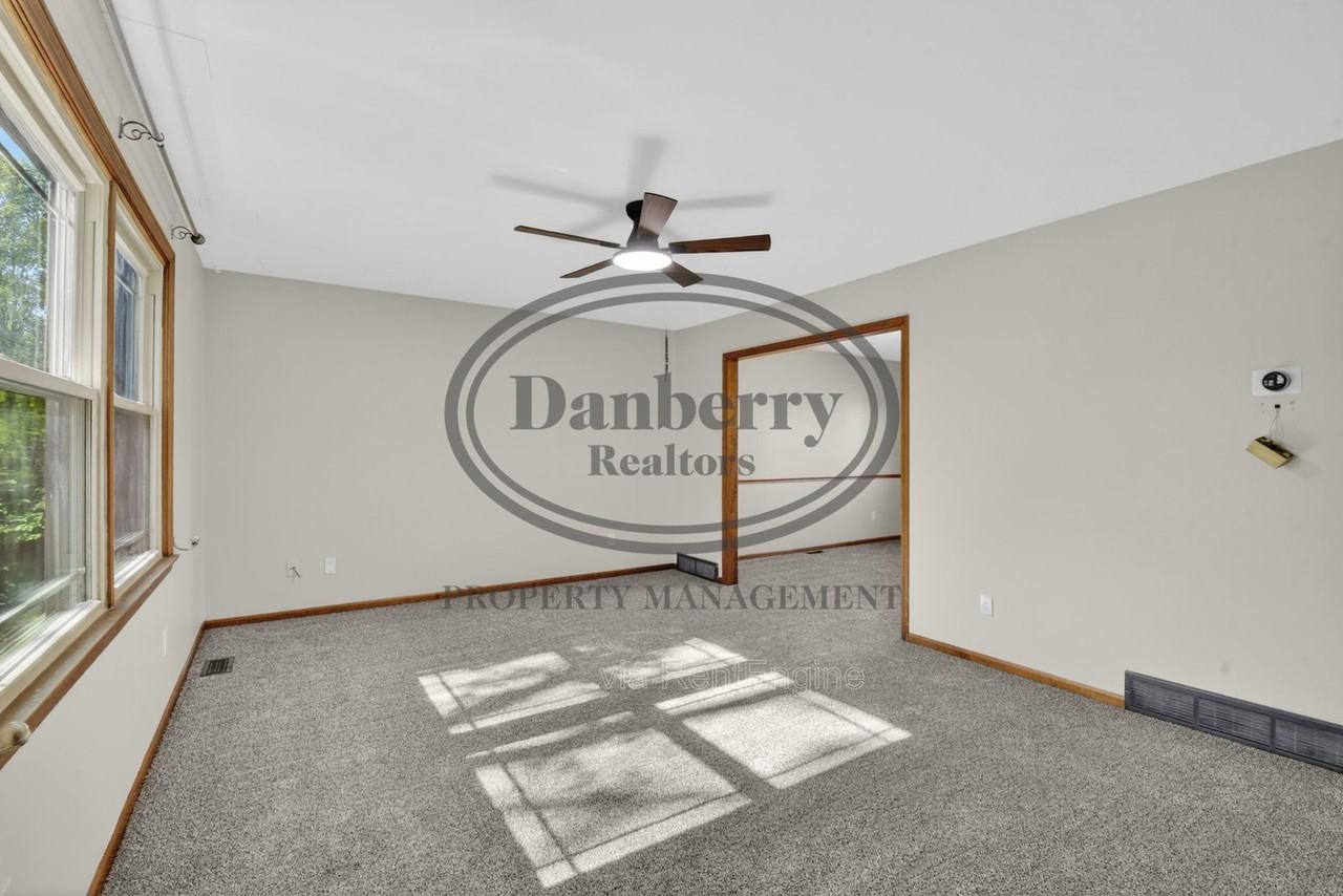 3018 Gleneagle Dr - Photo 6 of 41