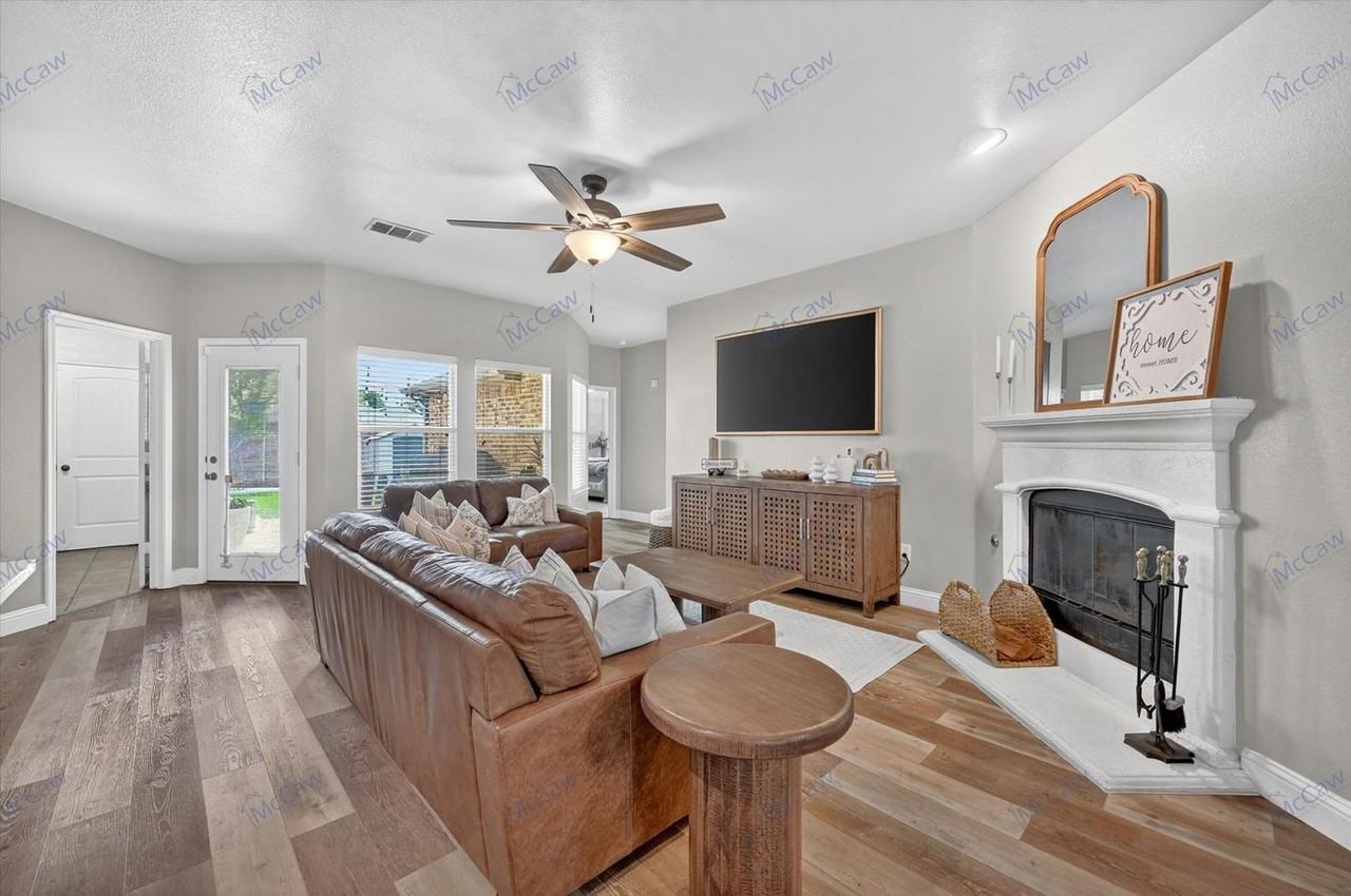 1060 Shady Lane Dr - Photo 3 of 23