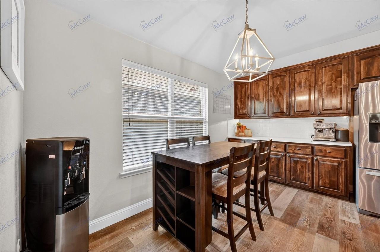1060 Shady Lane Dr - Photo 6 of 23