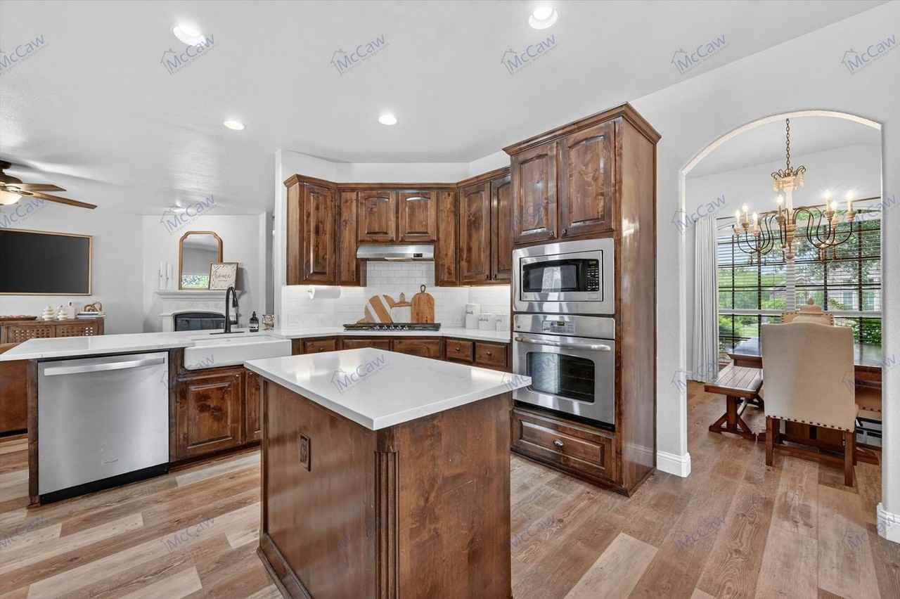 1060 Shady Lane Dr - Photo 7 of 23