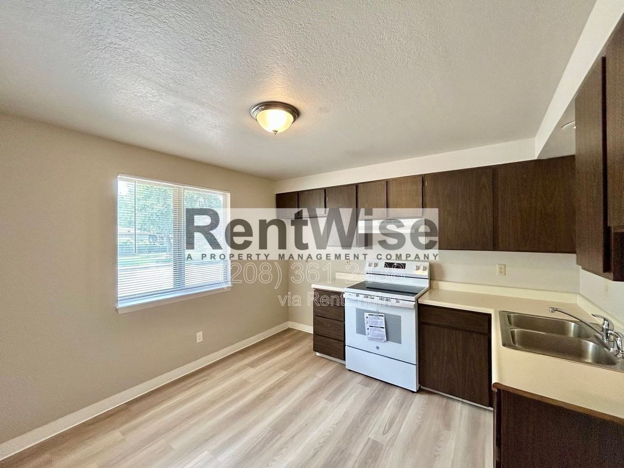 776 W Pennsylvania St - Photo 3 of 12