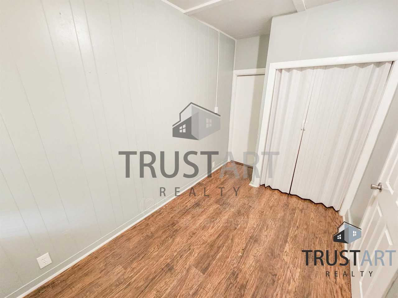 1347 Sellers St #1F - Photo 6 of 12