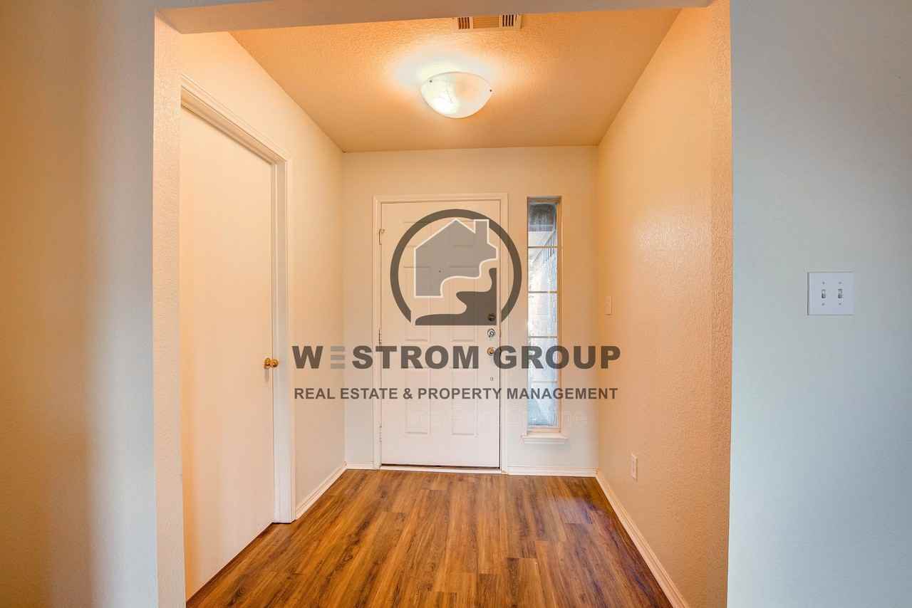 10904 Rising Mist Ct - Photo 4 of 36