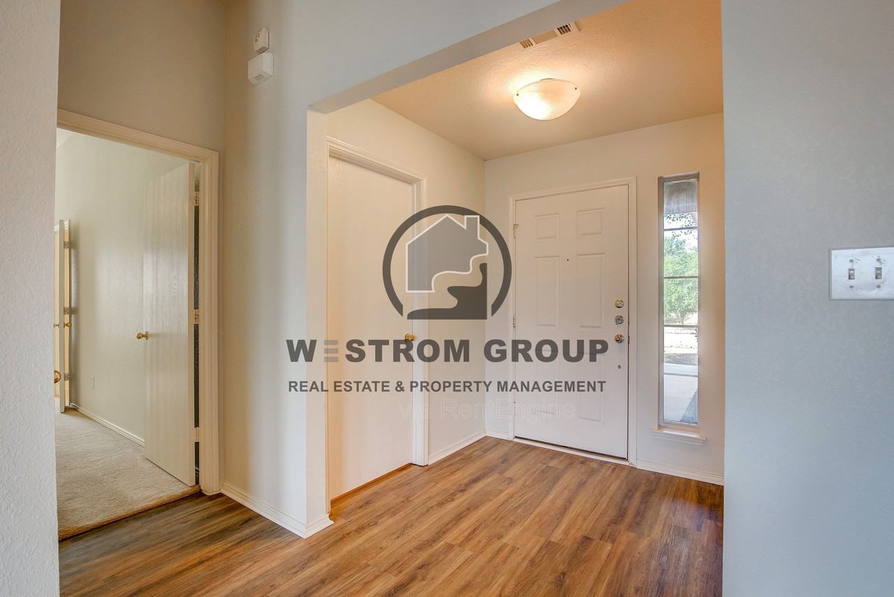 10904 Rising Mist Ct - Photo 5 of 36