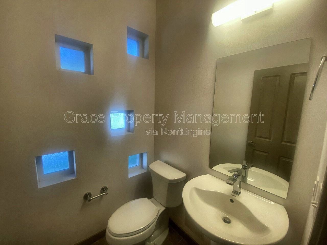 2200 Tremont Pl #6 - Photo 4 of 29