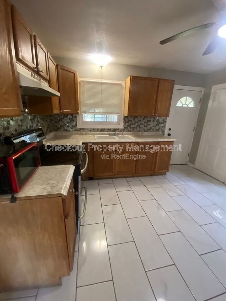 1926 Chambers Rd - Photo 4 of 8