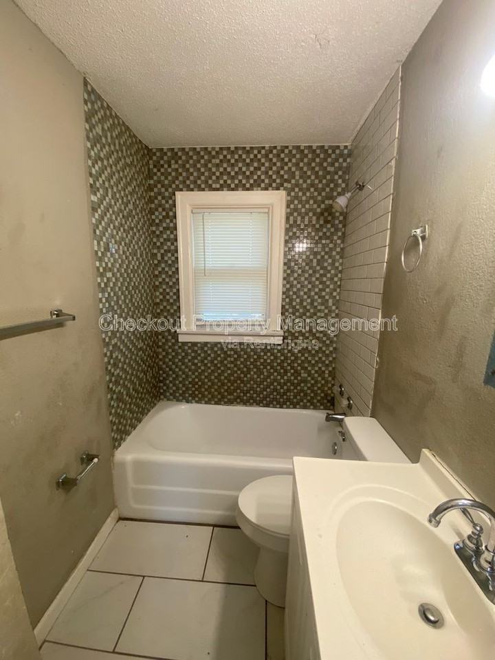 1926 Chambers Rd - Photo 6 of 8