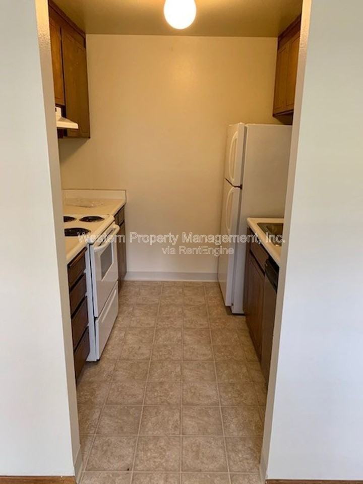 180 Sea Ridge Ct #1 - Photo 3 of 6