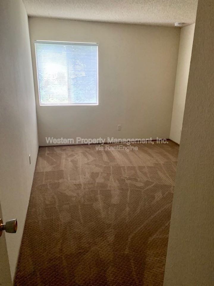 180 Sea Ridge Ct #1 - Photo 4 of 6