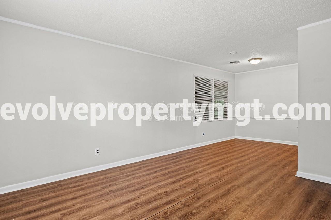 1716 Cornelia Ln - Photo 4 of 20