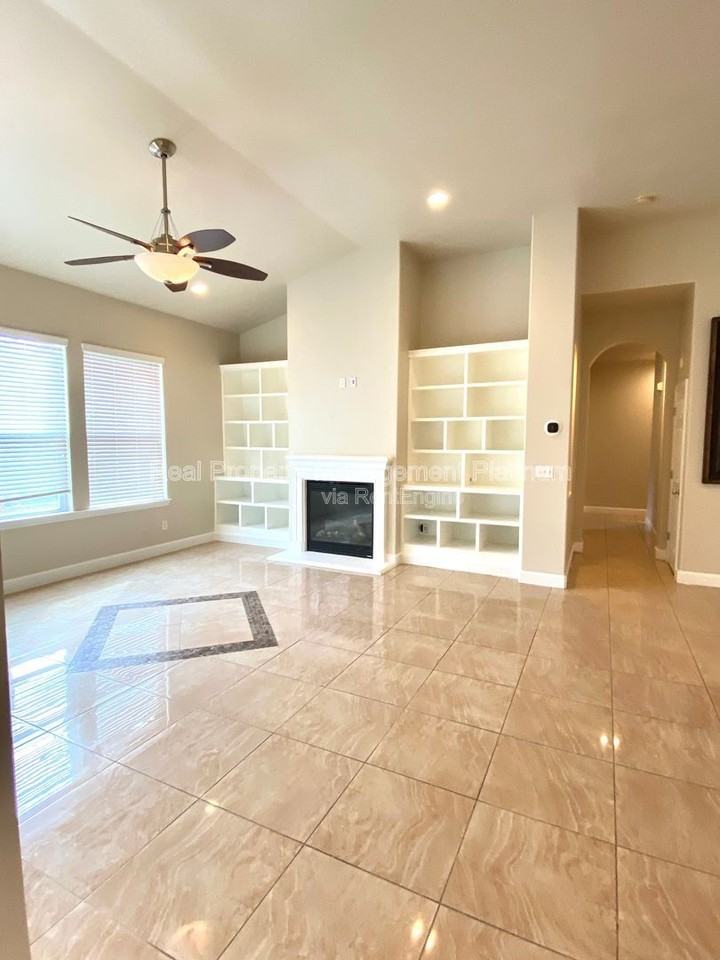 5801 W Chennault Ave - Photo 3 of 20