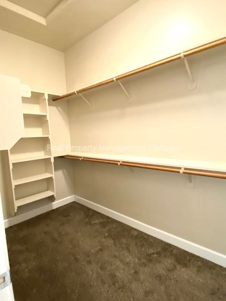 5801 W Chennault Ave - Photo 6 of 20