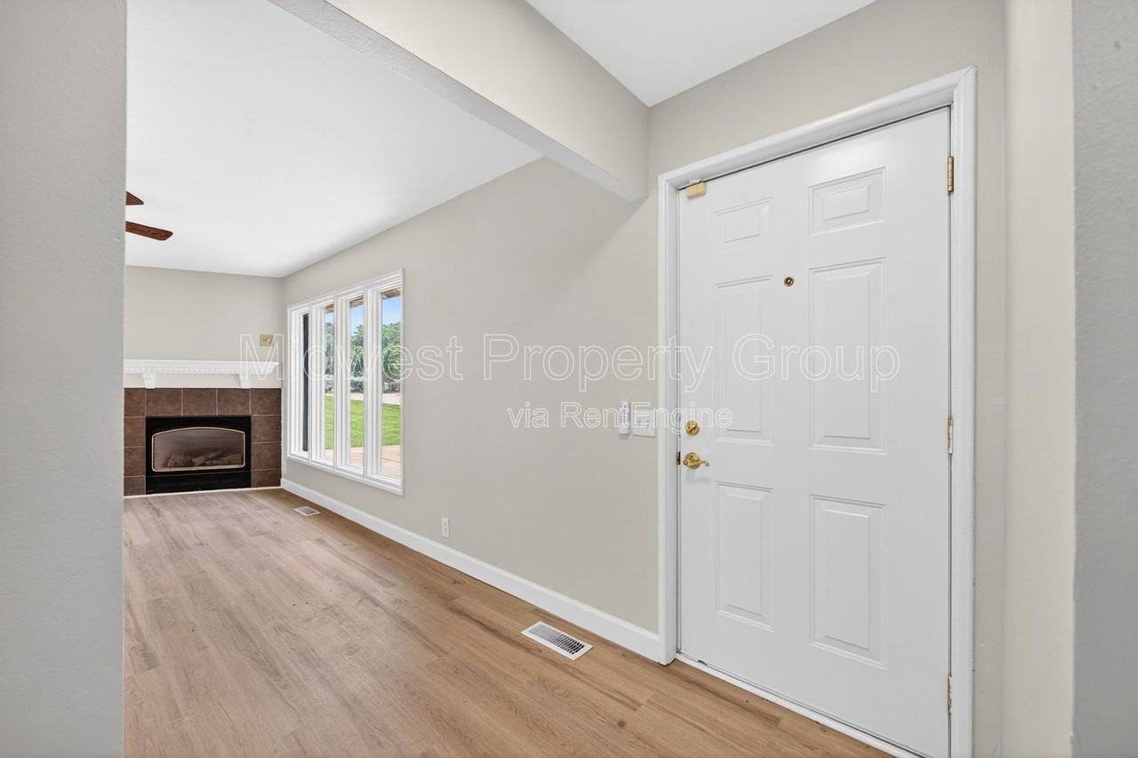 2765 Chelsea Dr - Photo 2 of 31