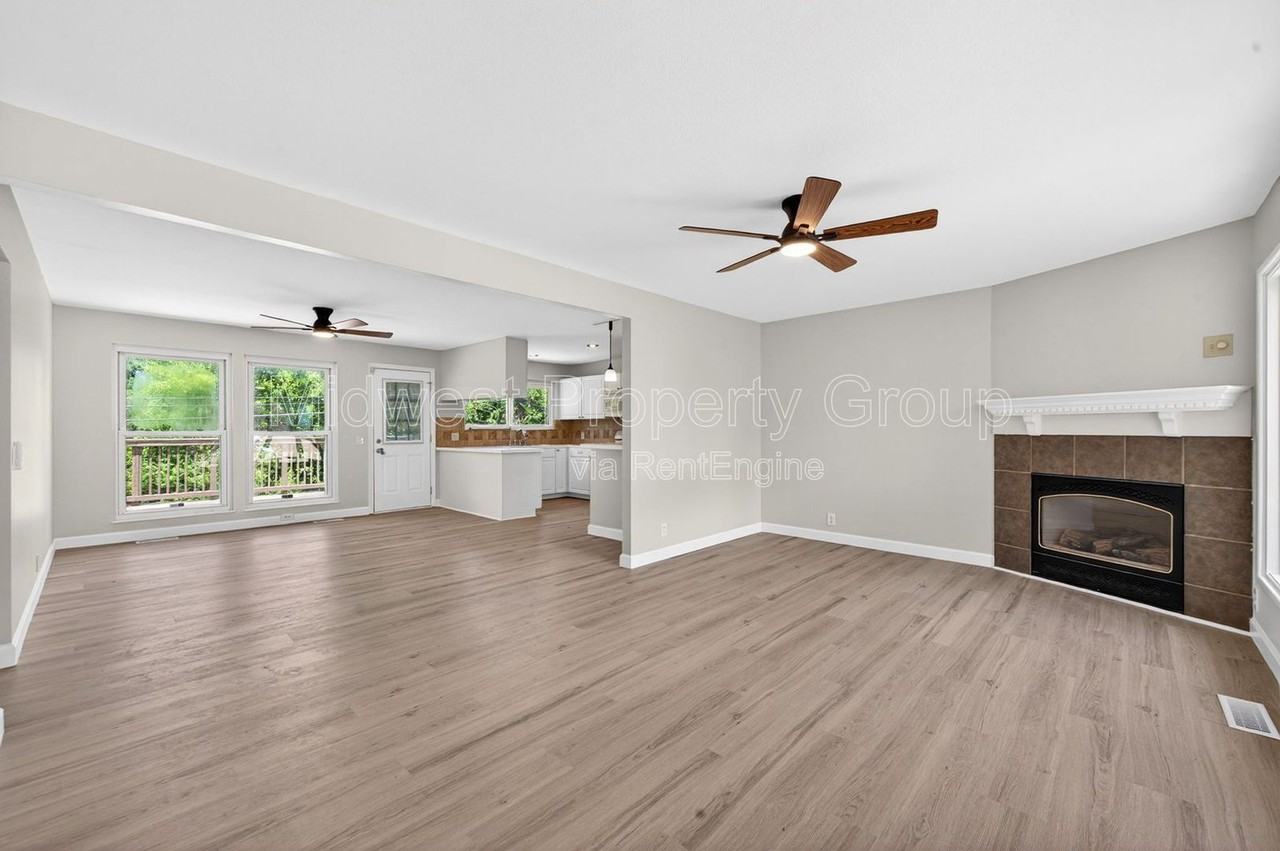 2765 Chelsea Dr - Photo 3 of 31