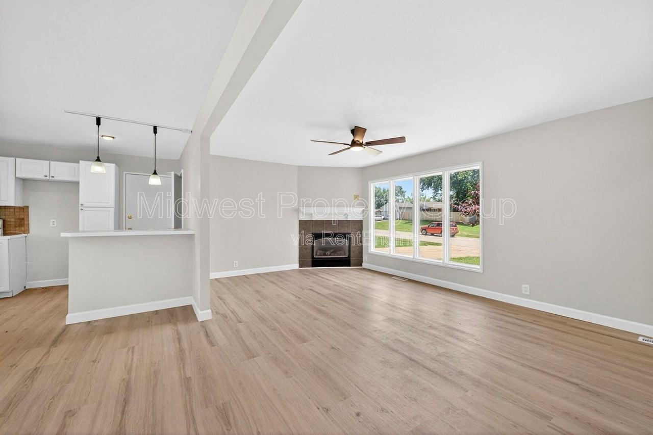2765 Chelsea Dr - Photo 4 of 31