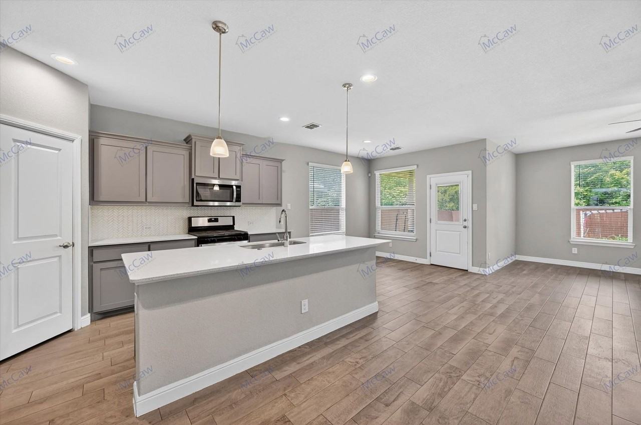 2521 Dunbarton Dr - Photo 3 of 23