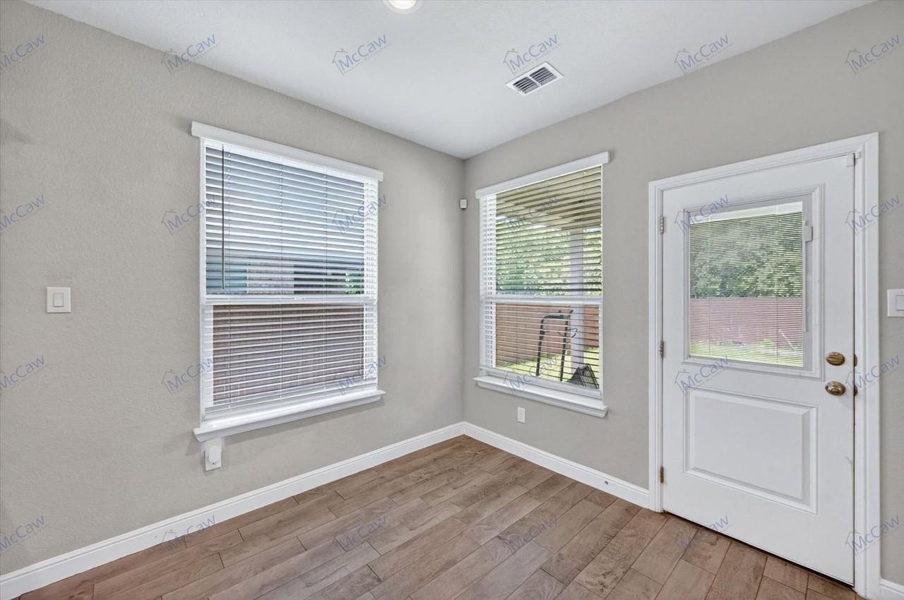 2521 Dunbarton Dr - Photo 5 of 23