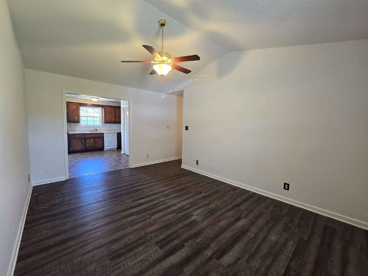 2408 N Ford St - Photo 4 of 18