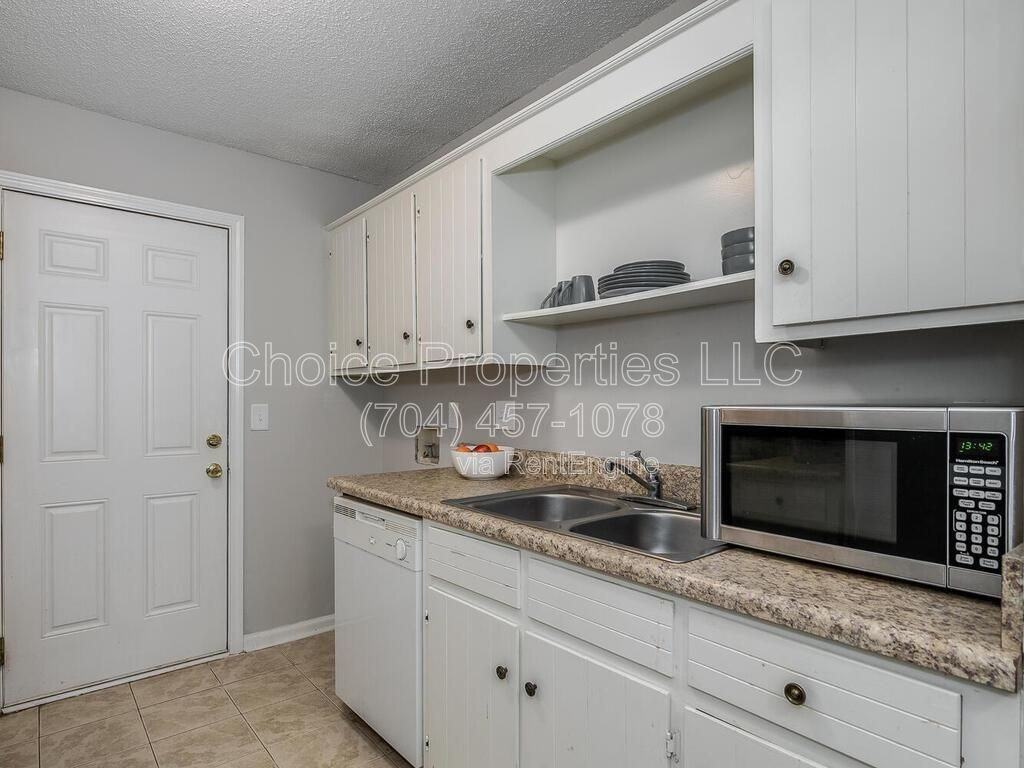 2611 Holton Ave #2 - Photo 6 of 23